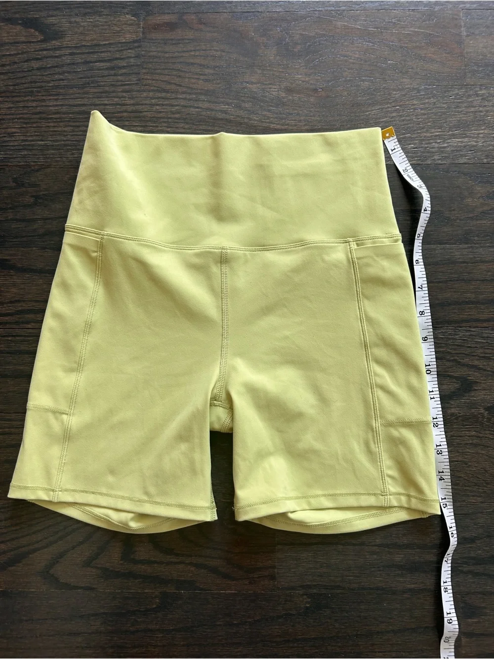 Vuori All the Form High-Waist Women’s Active Shorts with Pockets - Picture 3 of 3
